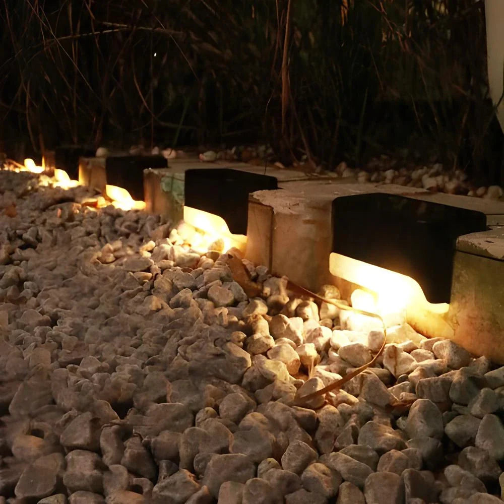 Solar-powered LED stair lighting with automatic outdoor illumination