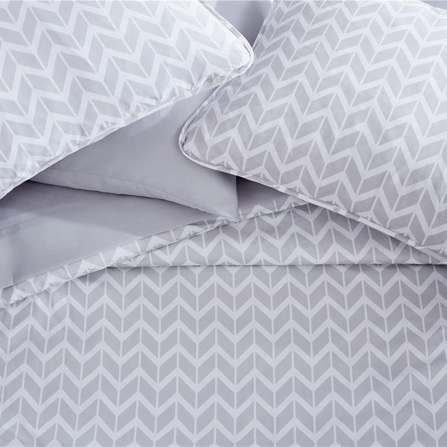 7-piece herringbone bedding set including a sheet
