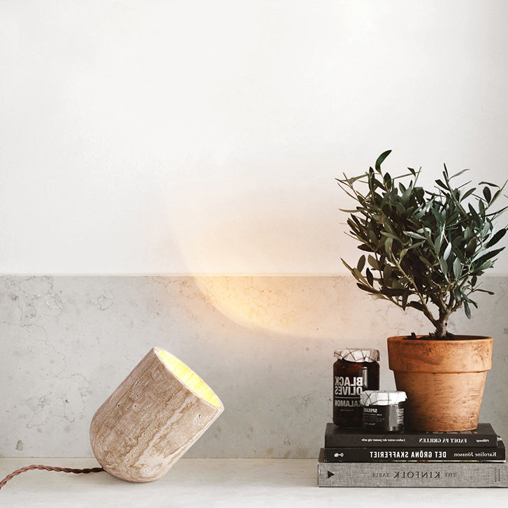 Japanese-style cylindrical table lamp with night light function