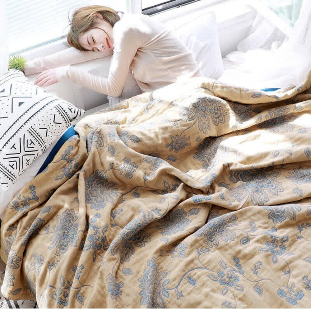 Elegant, cozy floral-patterned blanket for all seasons