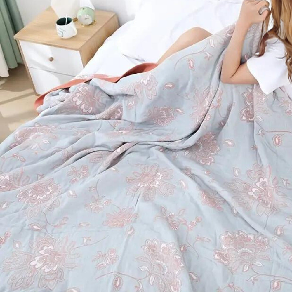 Elegant, cozy floral-patterned blanket for all seasons