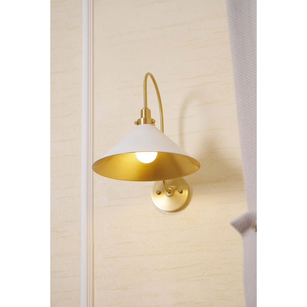 Clivedon Wall Lamp