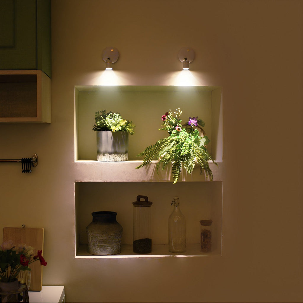 Versatile easy-to-install wall spotlight with remote control