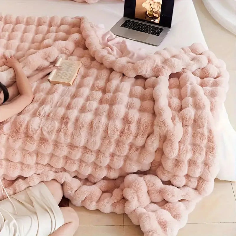 Cozy plush-textured sofa blanket – home comfort for every season