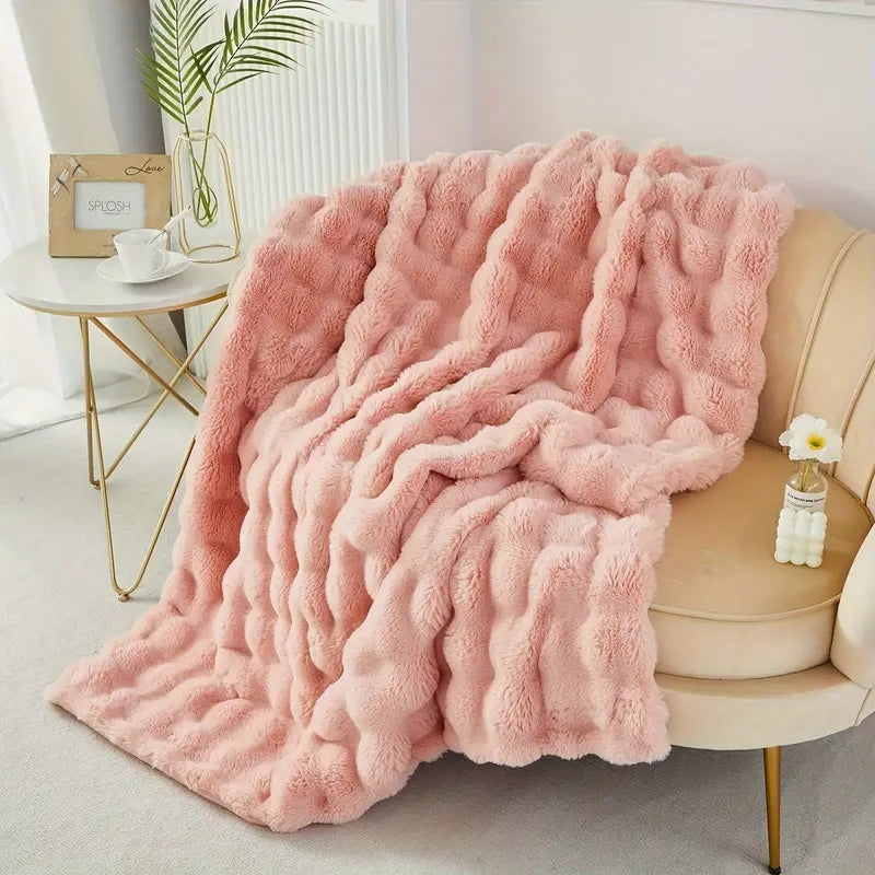 Cozy plush-textured sofa blanket – home comfort for every season