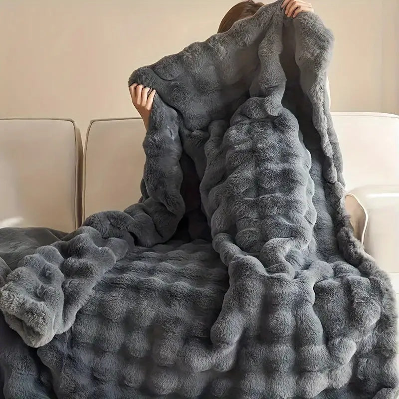 Cozy plush-textured sofa blanket – home comfort for every season