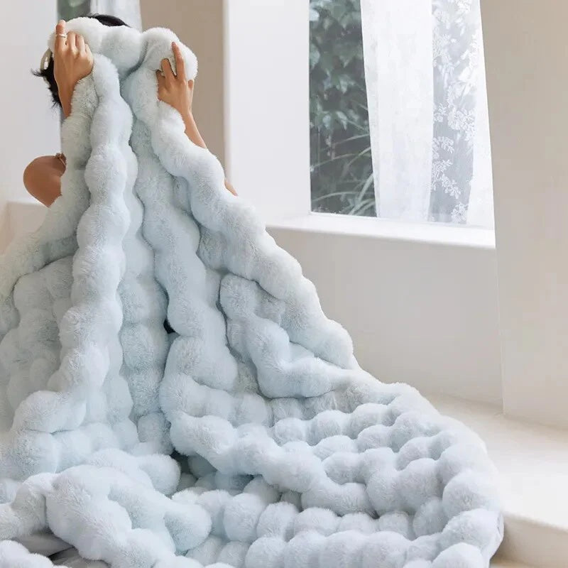 Cozy plush-textured sofa blanket – home comfort for every season