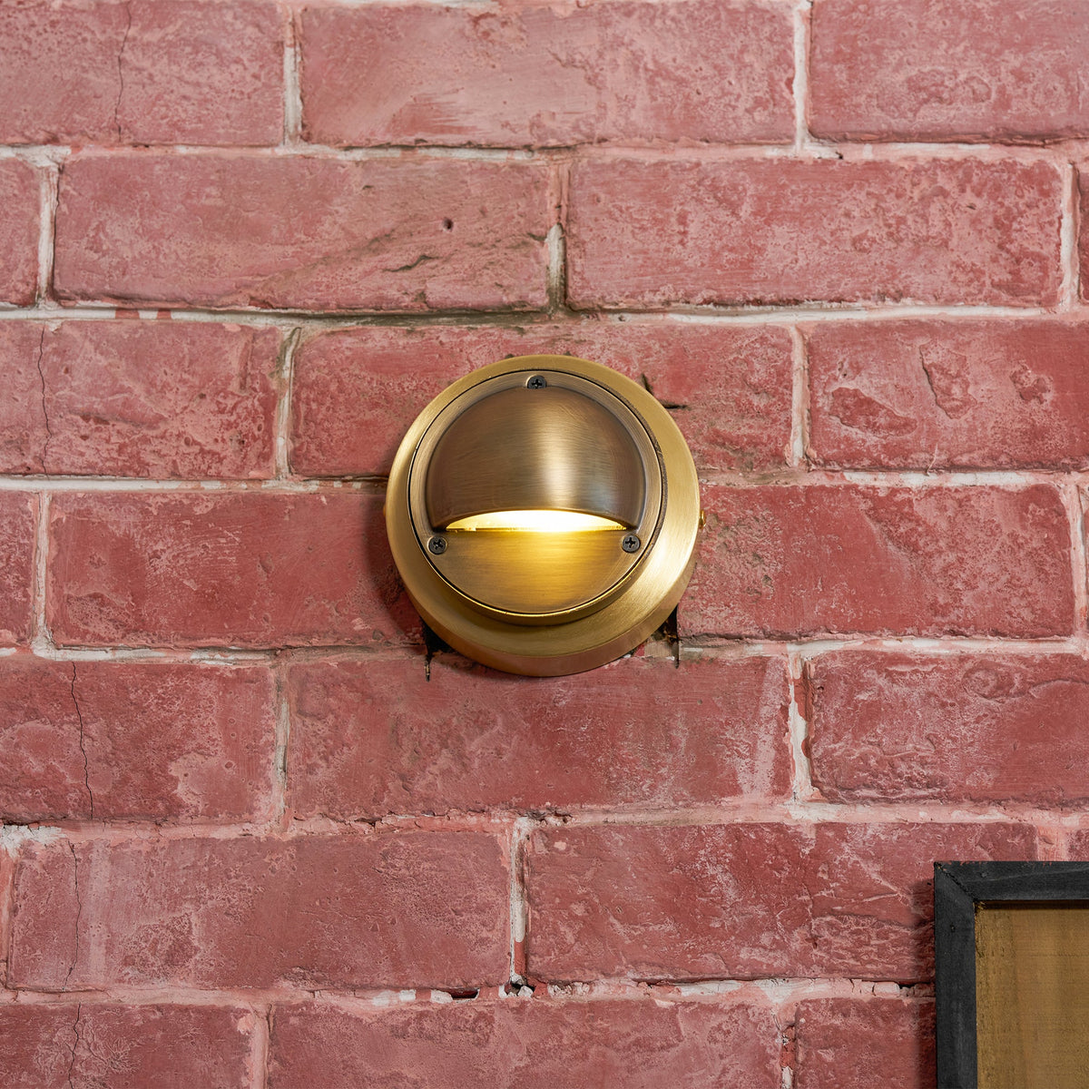 Hardy Wall Lamp