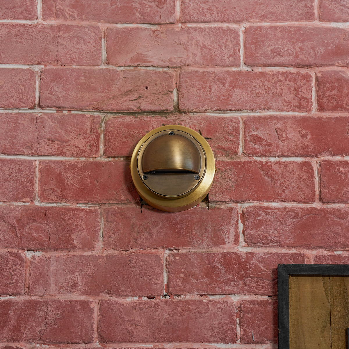 Hardy Wall Lamp