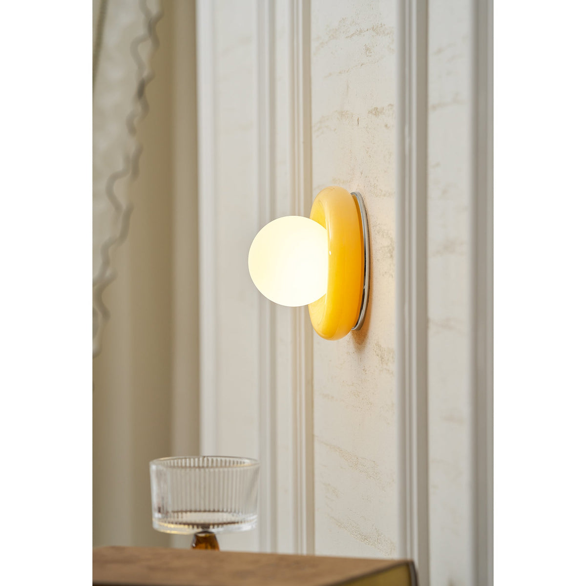 Novi Onyx Wall Lamp