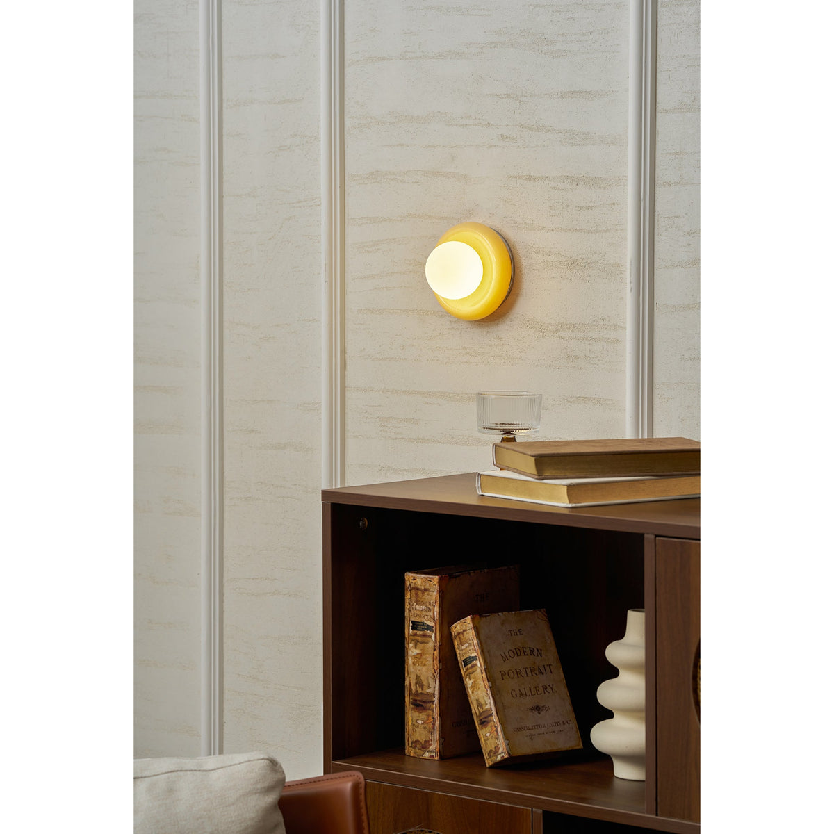 Novi Onyx Wall Lamp