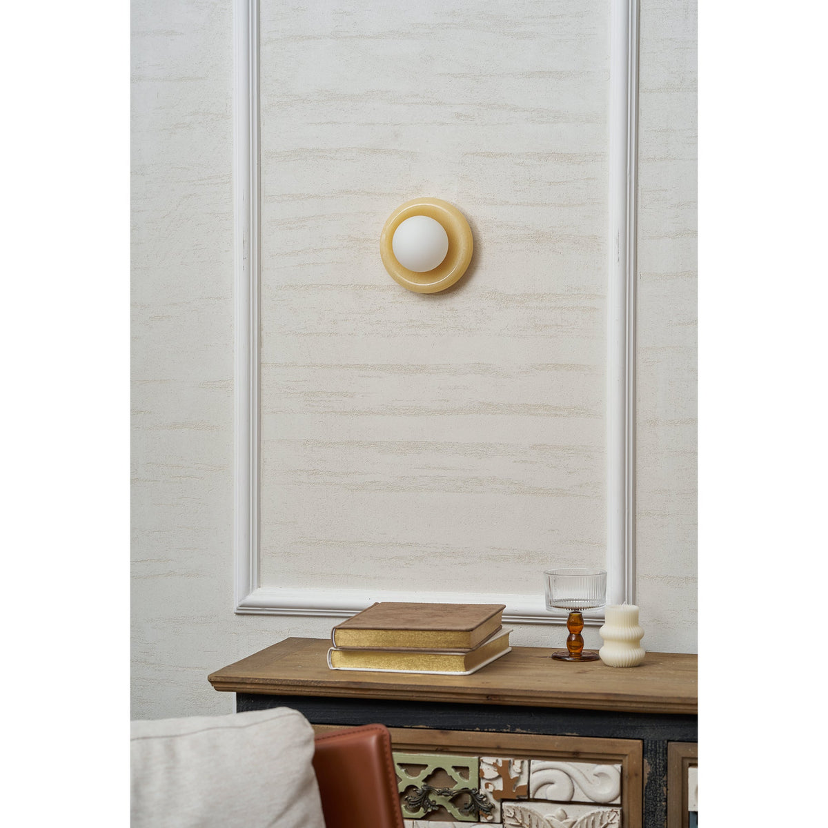 Novi Onyx Wall Lamp