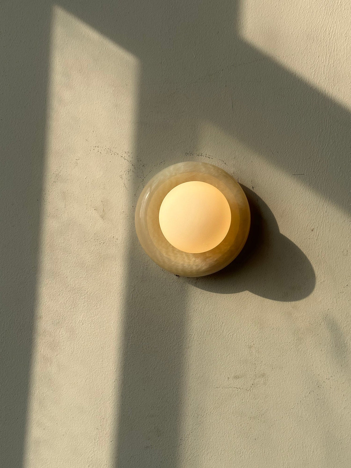 Novi Onyx Wall Lamp
