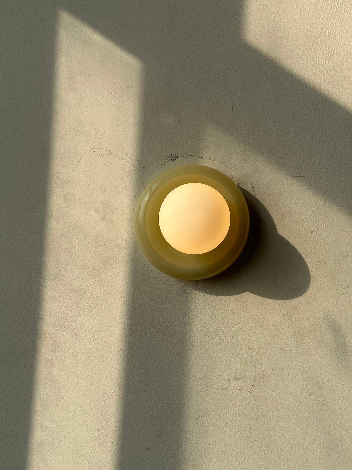 Novi Onyx Wall Lamp