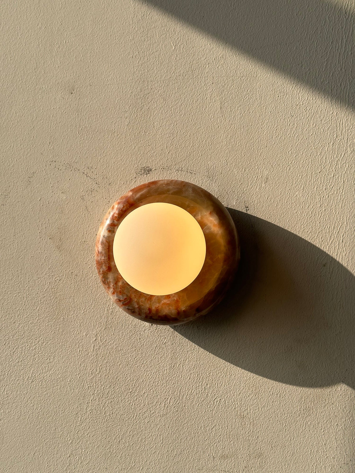Novi Onyx Wall Lamp