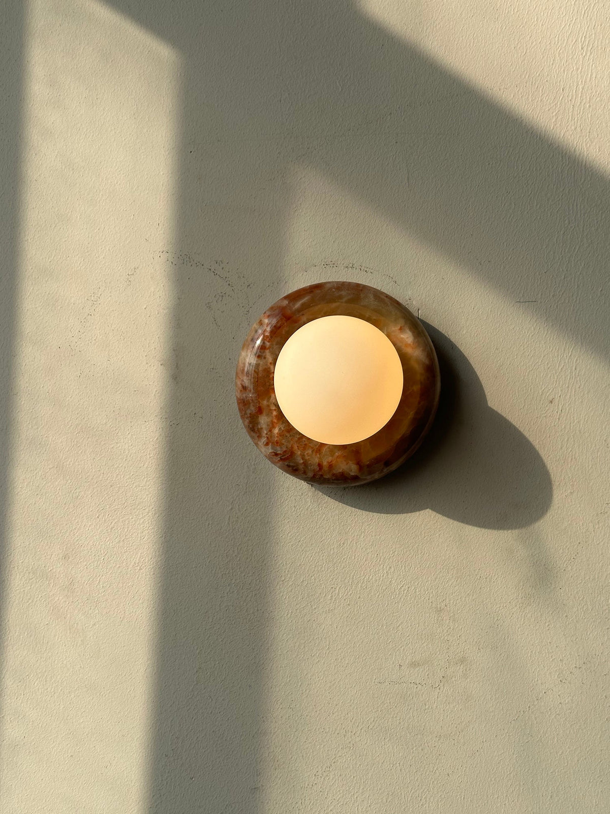 Novi Onyx Wall Lamp