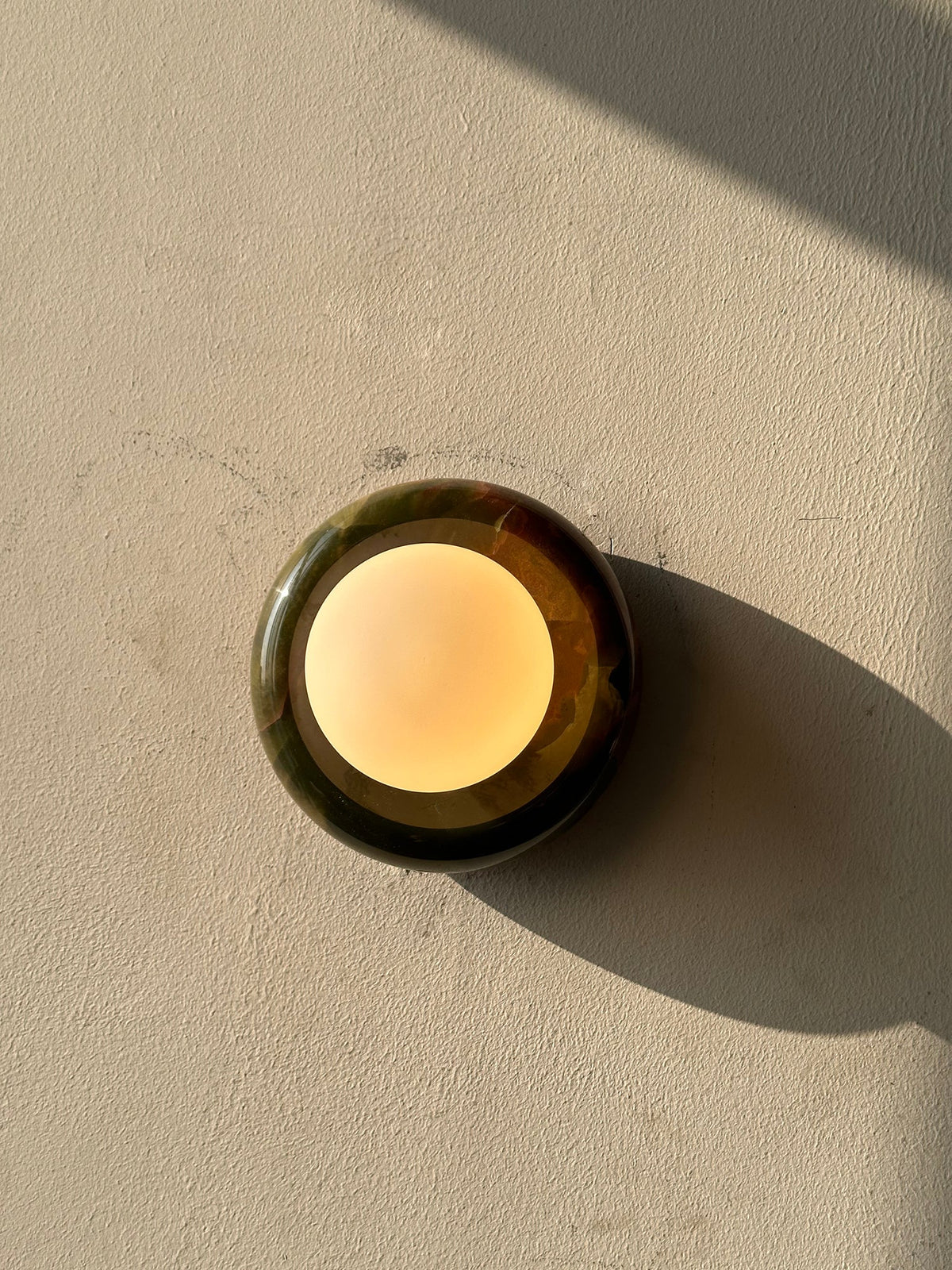 Novi Onyx Wall Lamp