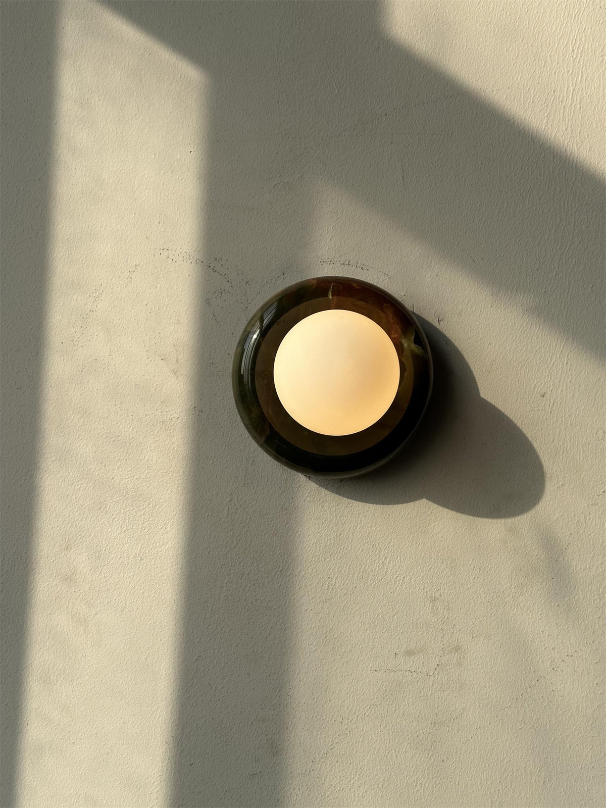 Novi Onyx Wall Lamp