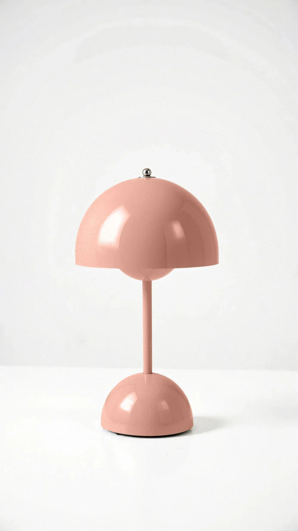 Minimalist Wireless Table Lamp