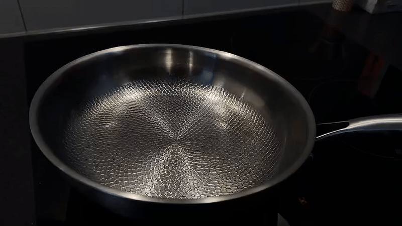 Reliable practical kitchenware – Universal use frying pan