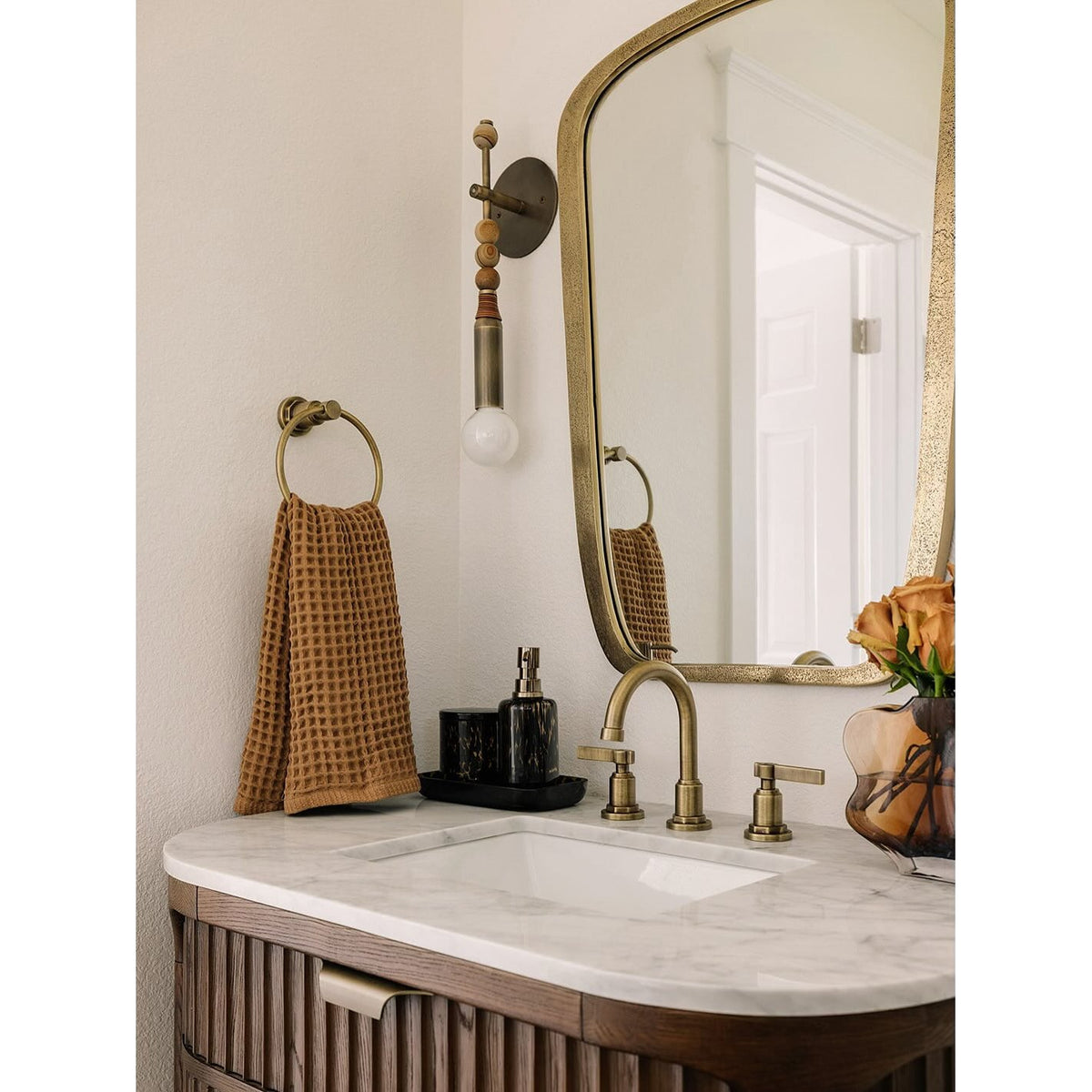 Toam Wall Lamp