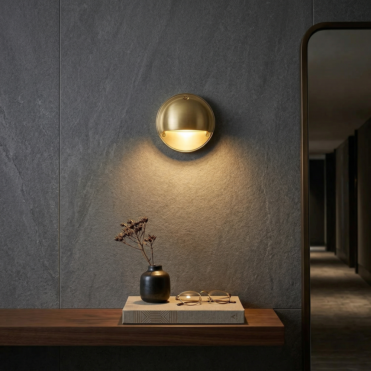 Hardy Wall Lamp