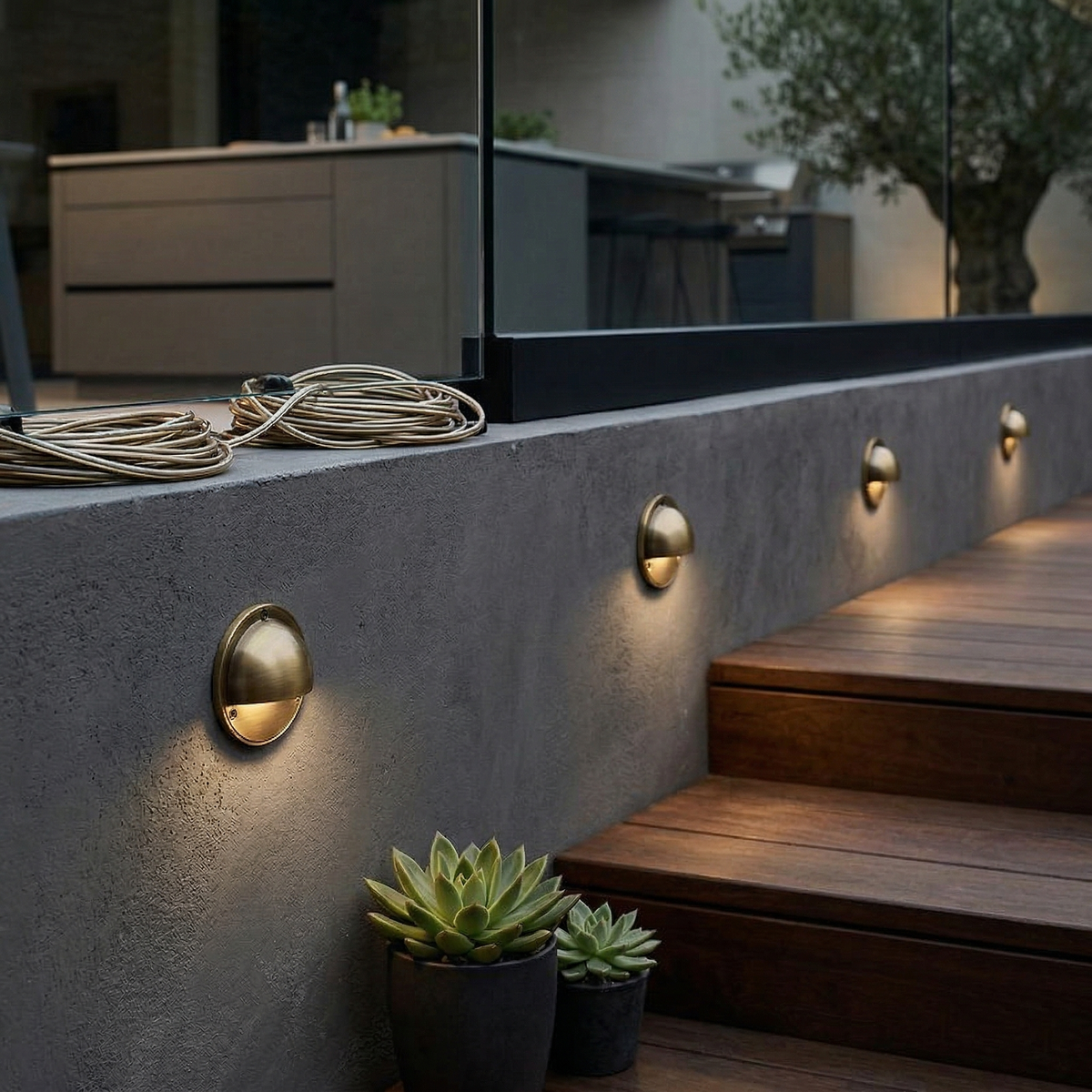 Hardy Wall Lamp