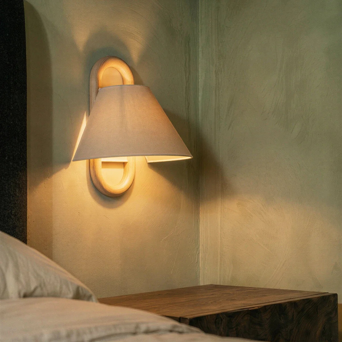 Aine Wall Lamp