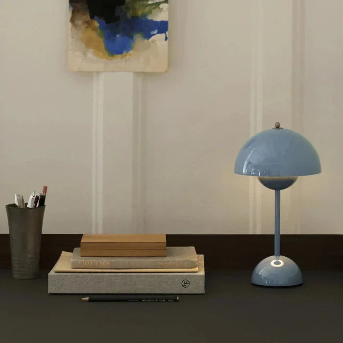 Minimalist Wireless Table Lamp