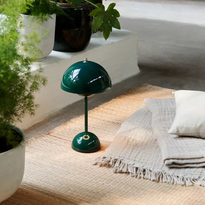 Minimalist Wireless Table Lamp